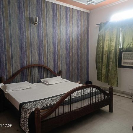 Hotel Oyo Metro View Residency Near Snow World Noida Zewnętrze zdjęcie