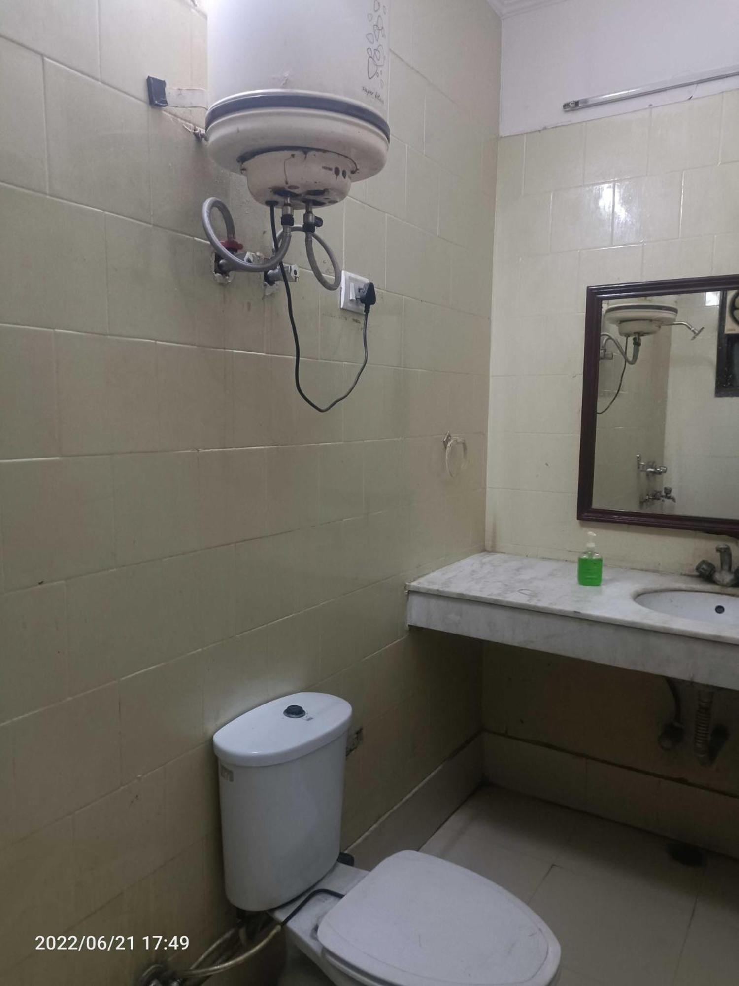 Hotel Oyo Metro View Residency Near Snow World Noida Zewnętrze zdjęcie