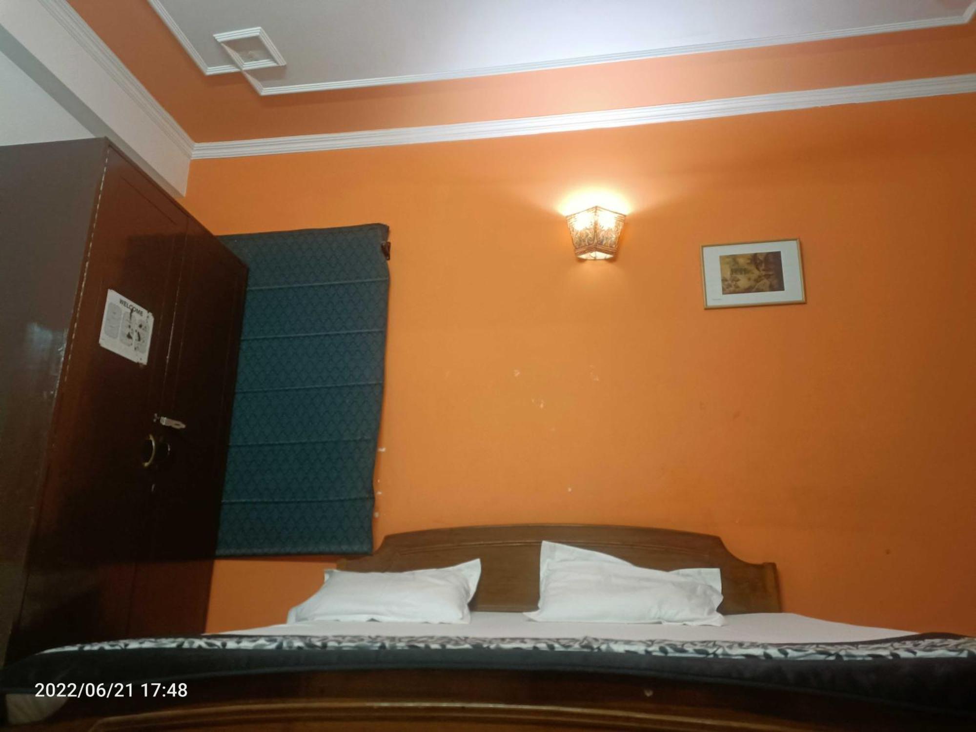 Hotel Oyo Metro View Residency Near Snow World Noida Zewnętrze zdjęcie